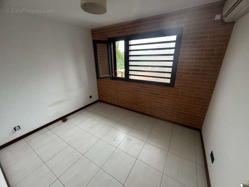 Appartement à REMIRE-MONTJOLY