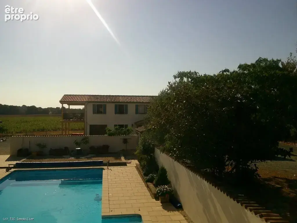 Superbe Maison Individuelle Avec Une Piscine Chauffée et Une Maison À Rénover - photo 2