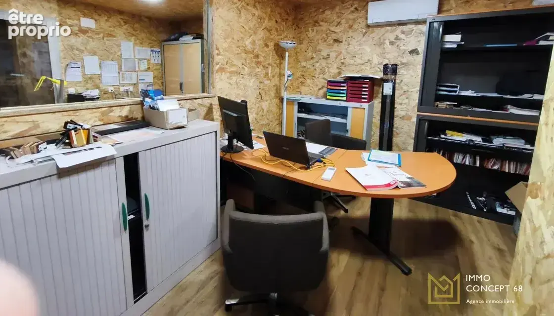 Entrepot - 1000 m² - 3 bureaux - 30 ares de terrain - photo 8