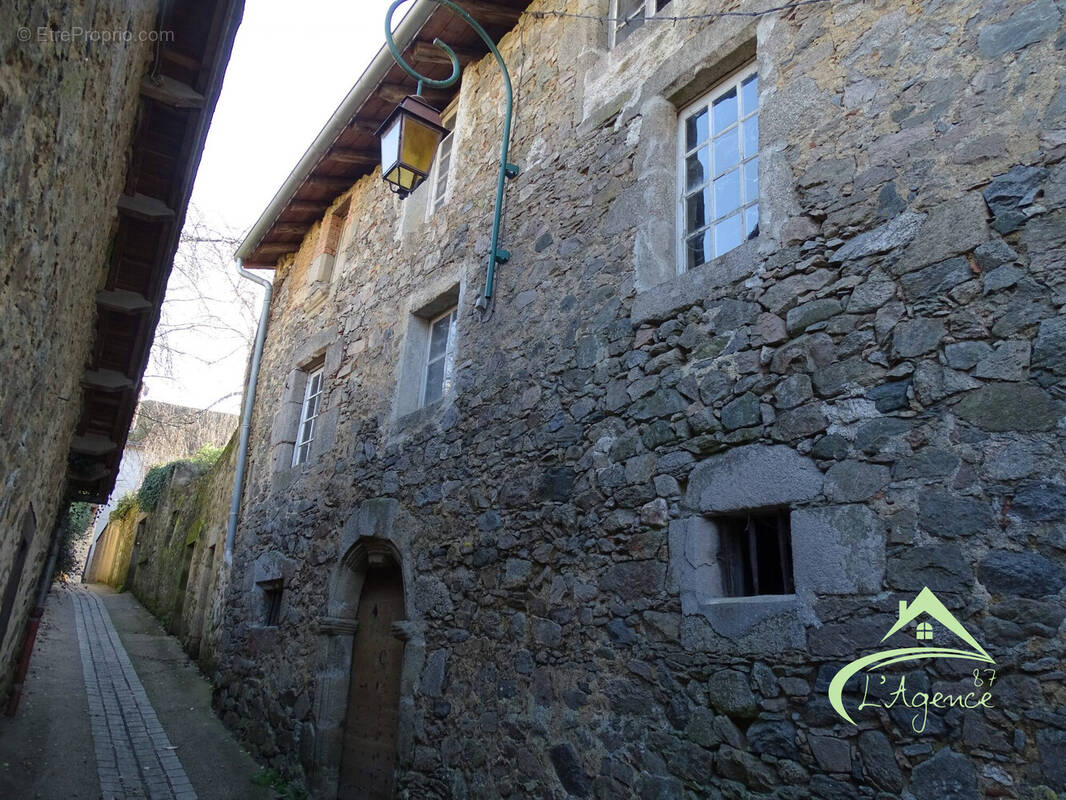 Appartement à SAINT-LAURENT-SUR-GORRE