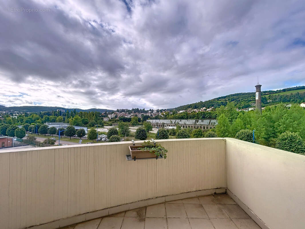 Appartement à UNIEUX