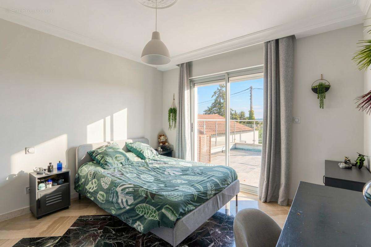 Maison 285 m² à Corbas  - photo 19