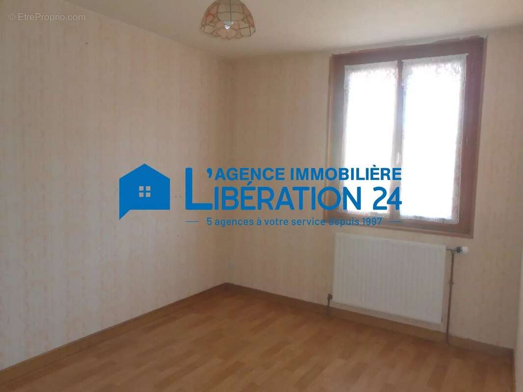 Maison à LE CHAMBON-FEUGEROLLES