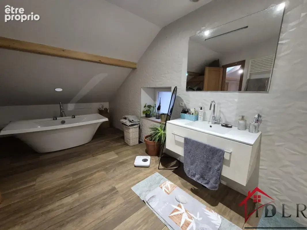 Belle ferme rénovée de 190 m2 avec terrain constructible et - photo 15