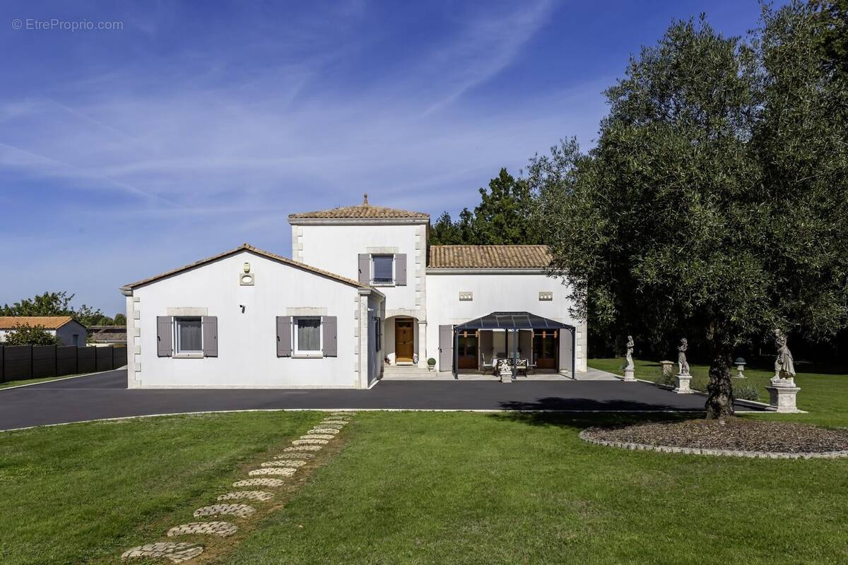 Maison à MOUTHIERS-SUR-BOEME