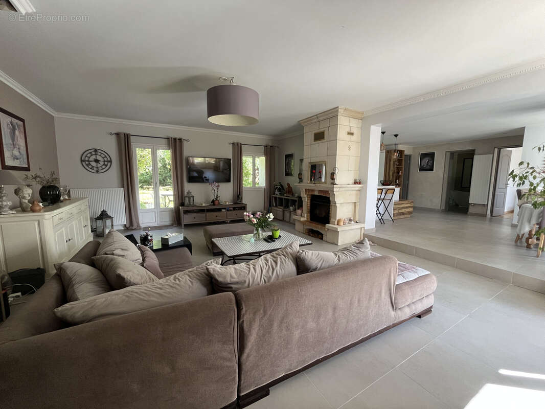 Maison à LA CHAPELLE-LA-REINE