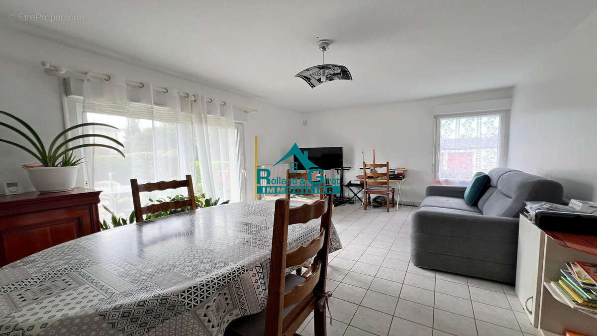 Appartement à LA MEZIERE