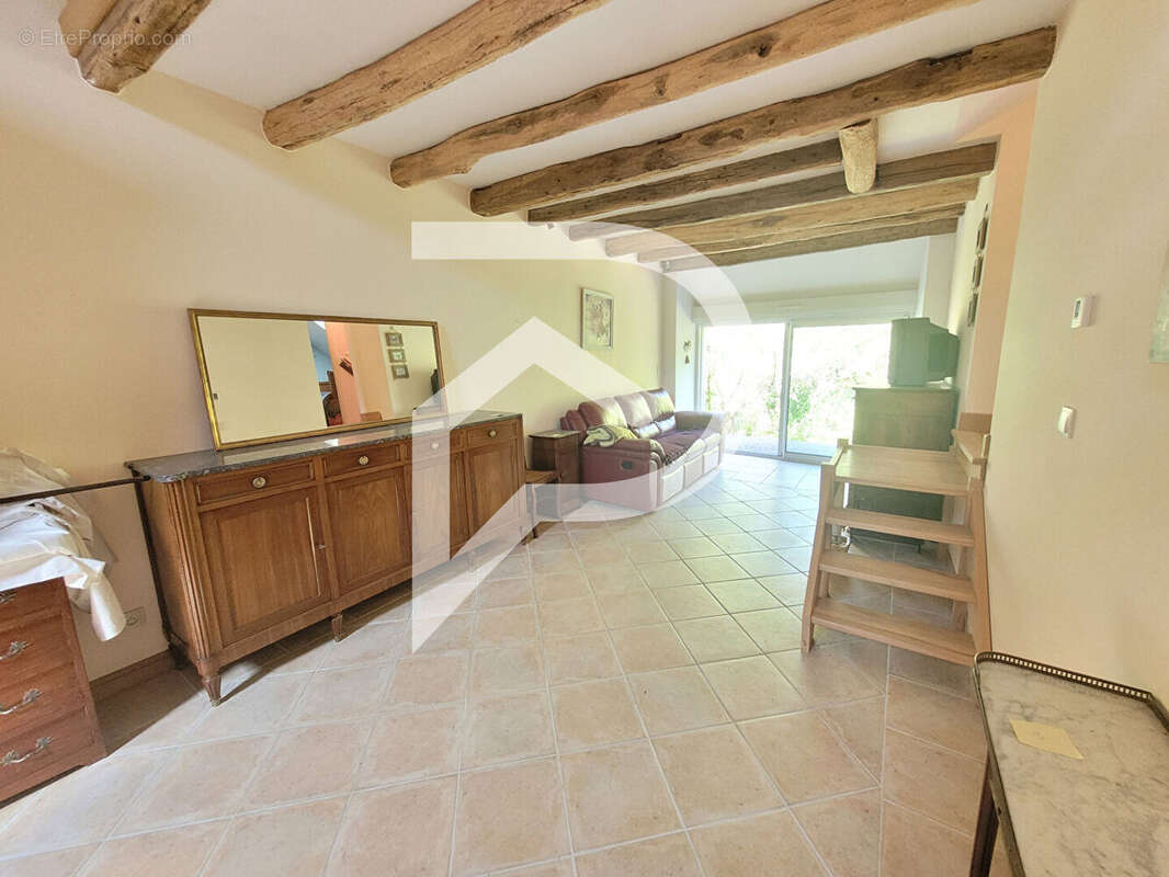 Maison en Pierre Apparente : Votre Refuge Authentique au Coeur de la Nature - photo 10