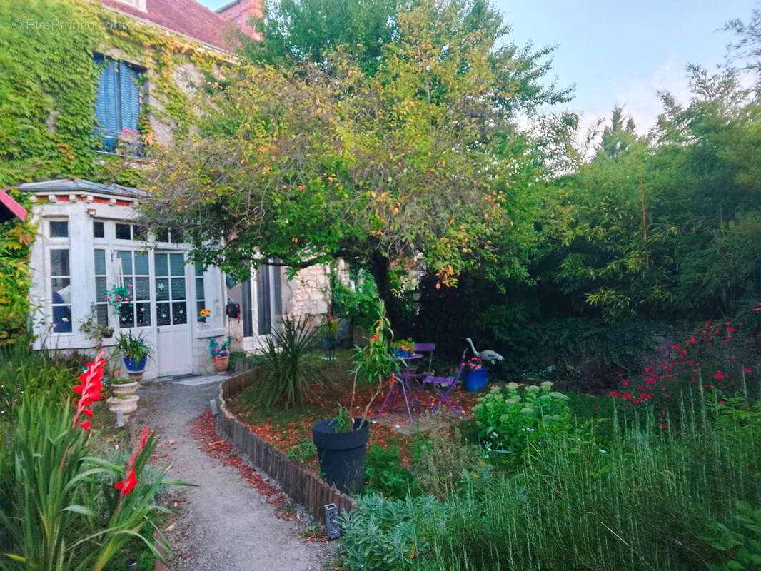 Maison à MEUSNES
