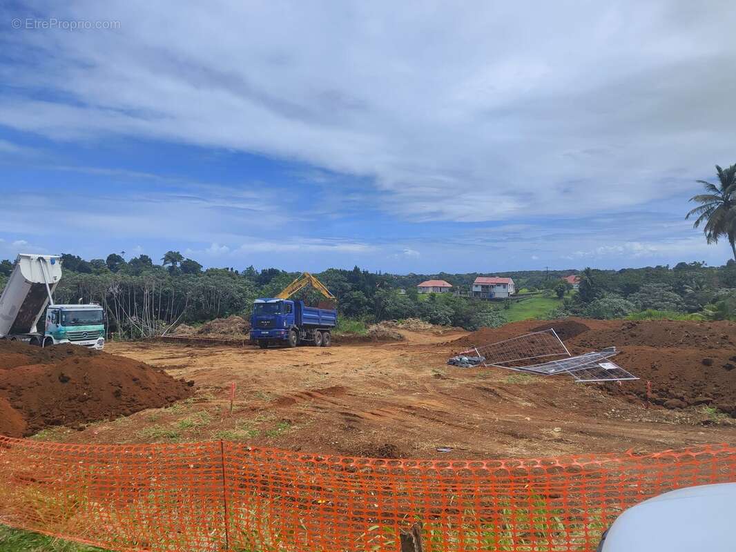 Terrain à PETIT-BOURG