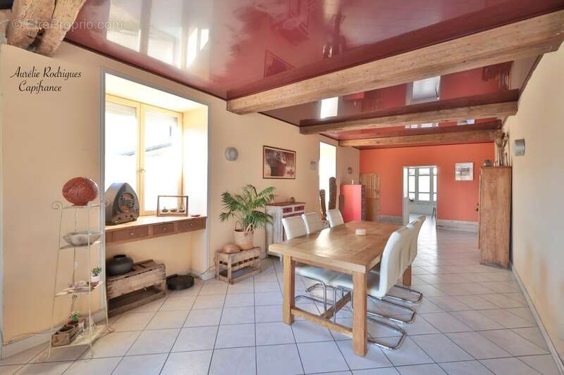 Maison à BAGE-LE-CHATEL