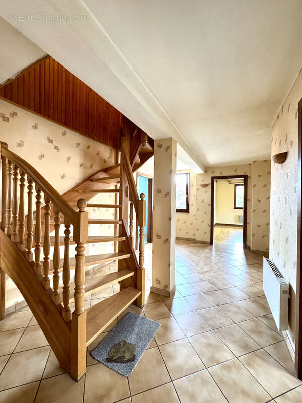 Vendenheim   spacieux duplex 6 pièces avec cour privative et beau potentiel - photo 3