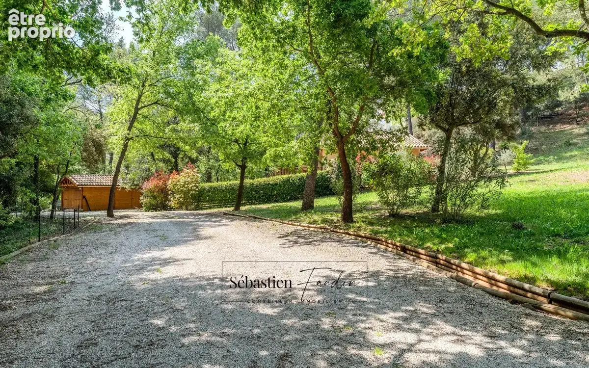 Domaine à vendre à Rousset à 15 minutes d'Aix-en-Provence - 8 000 m² - plusieurs logements - 262 m² habitables - calme absolu -  - photo 33