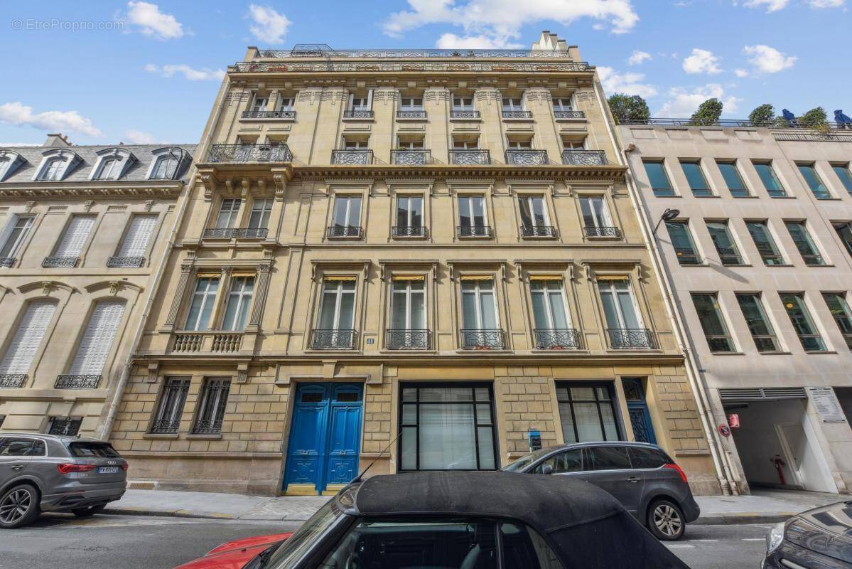 Commerce à PARIS-8E