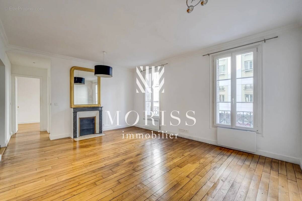Appartement à PARIS-17E