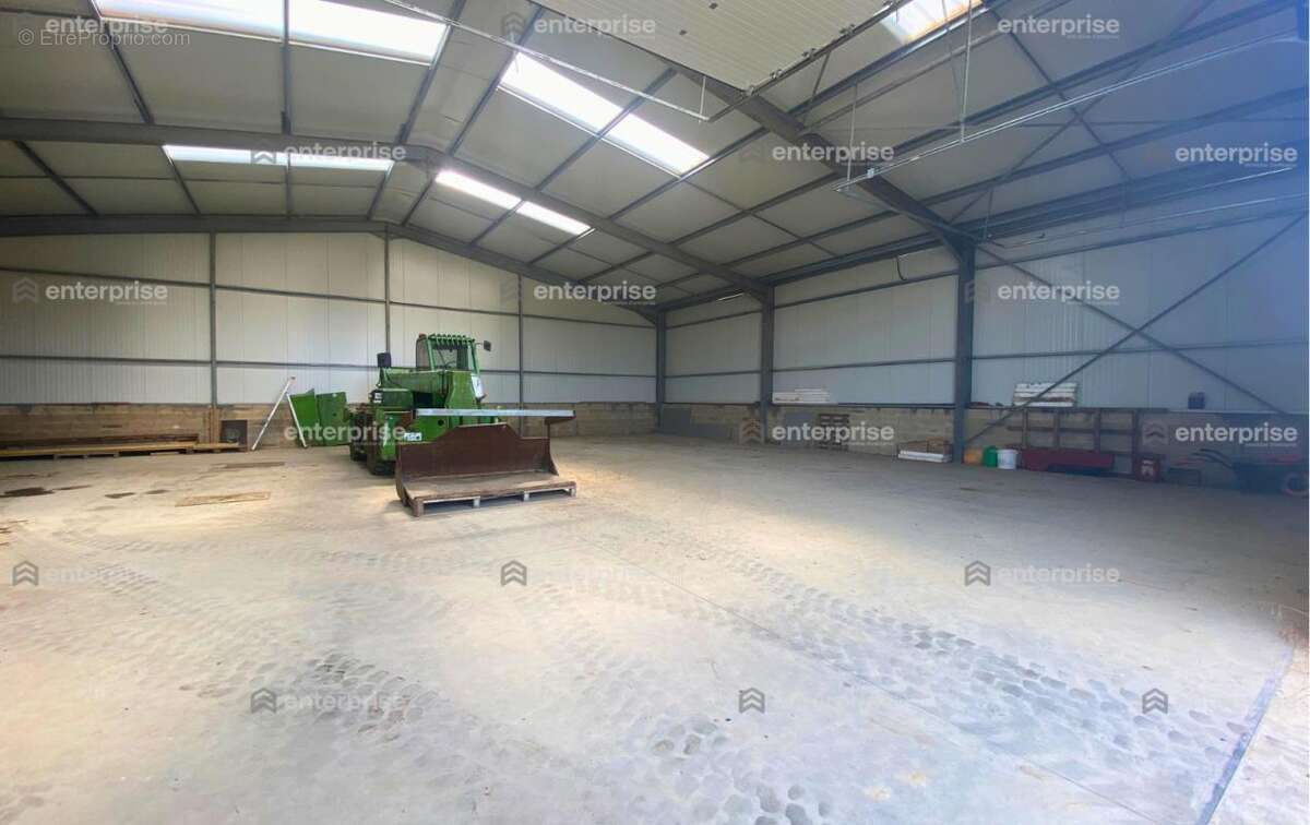 Commerce 720 m² à Noyon  - photo 4