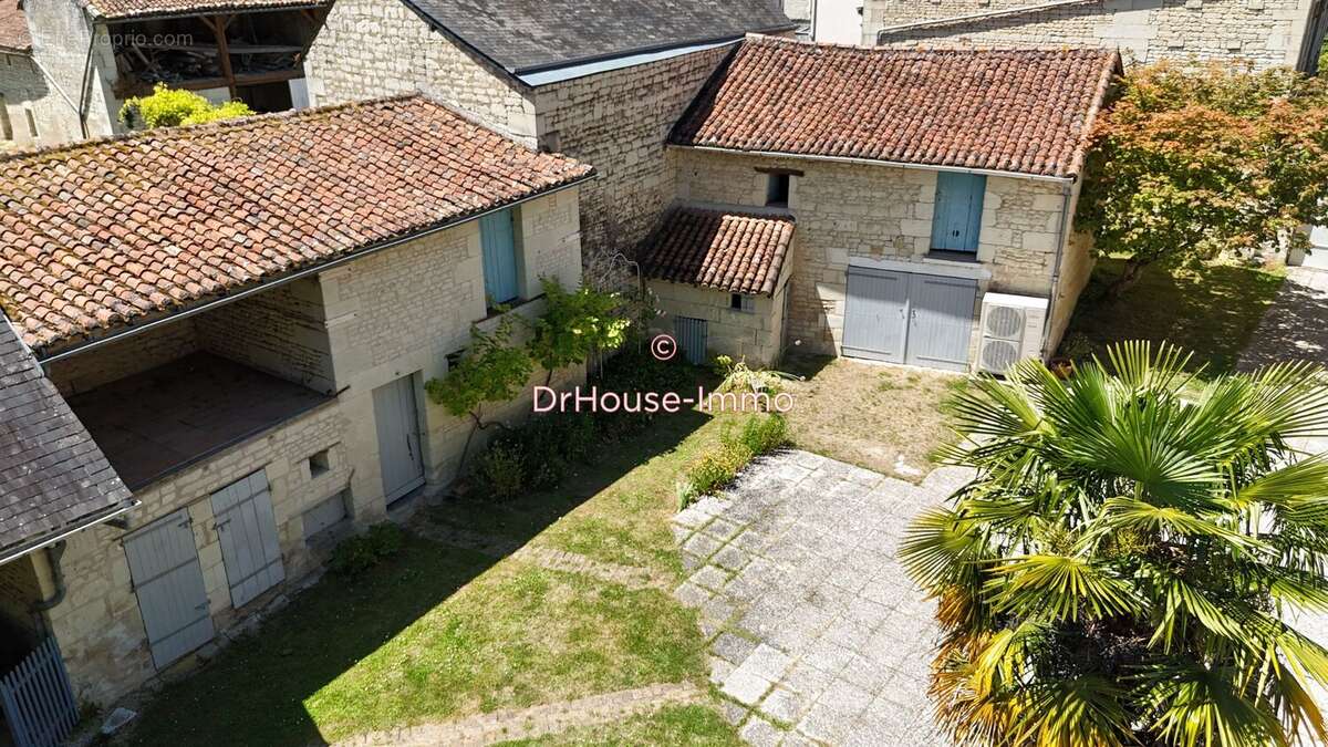 Maison 186 m² à Monts-Sur-Guesnes  - photo 2
