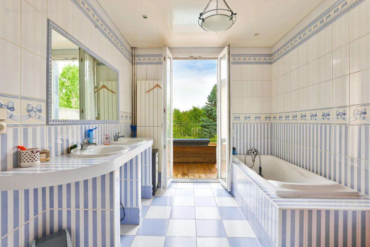 Maison à DEUIL-LA-BARRE