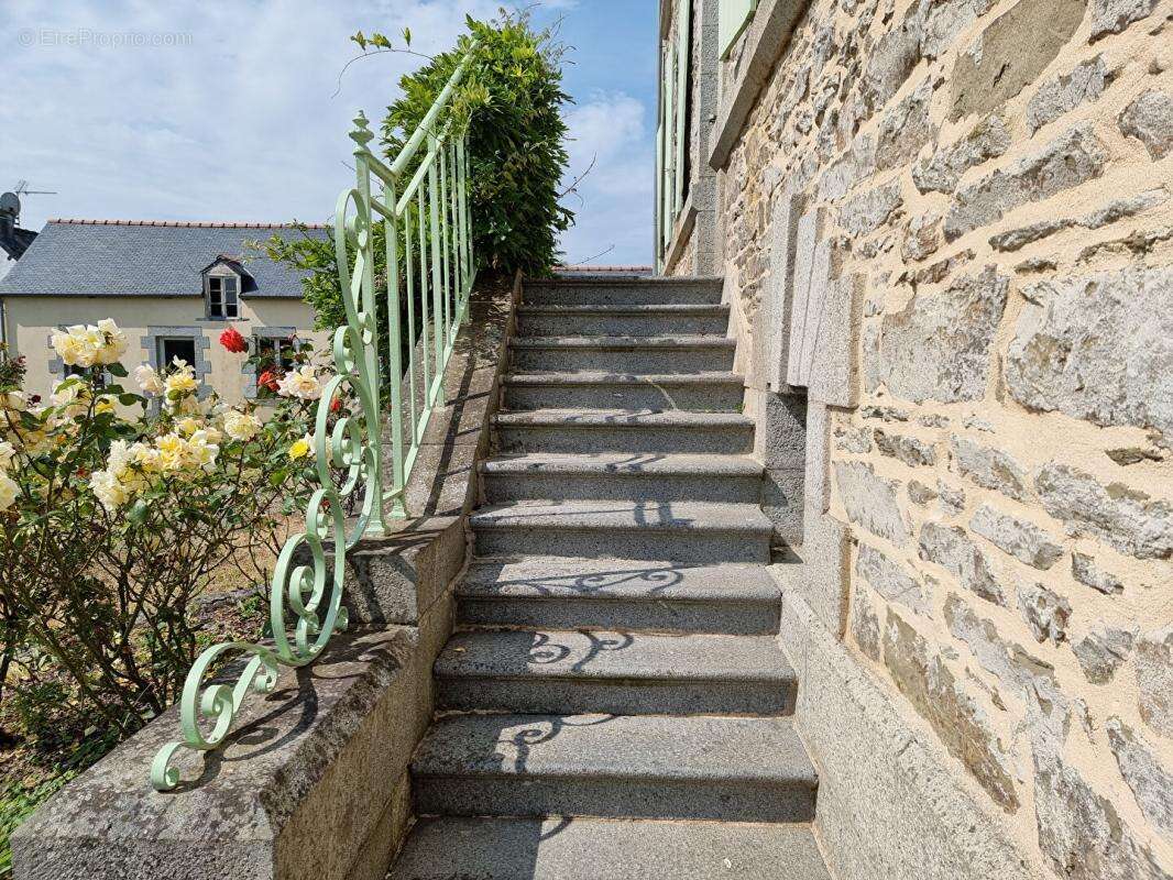 Maison à MAEL-CARHAIX