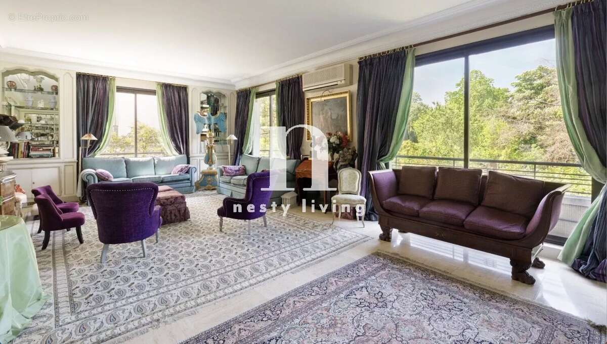 Appartement à PARIS-16E