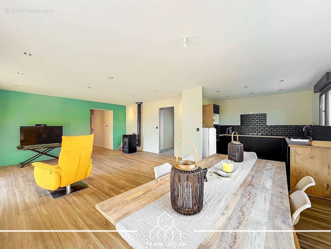 Maison 110 m² à Chambost-Longessaigne  - photo 5