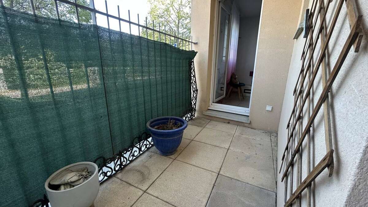 Appartement à LA ROQUE-D'ANTHERON