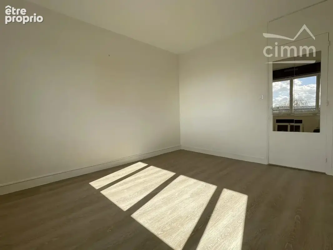 Vue panoramique pour ce T4 avec loggia dans résidence recherchée - photo 15