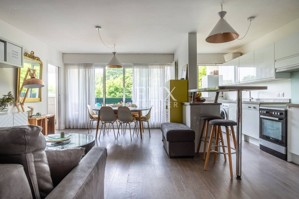 Appartement à LE MESNIL-LE-ROI
