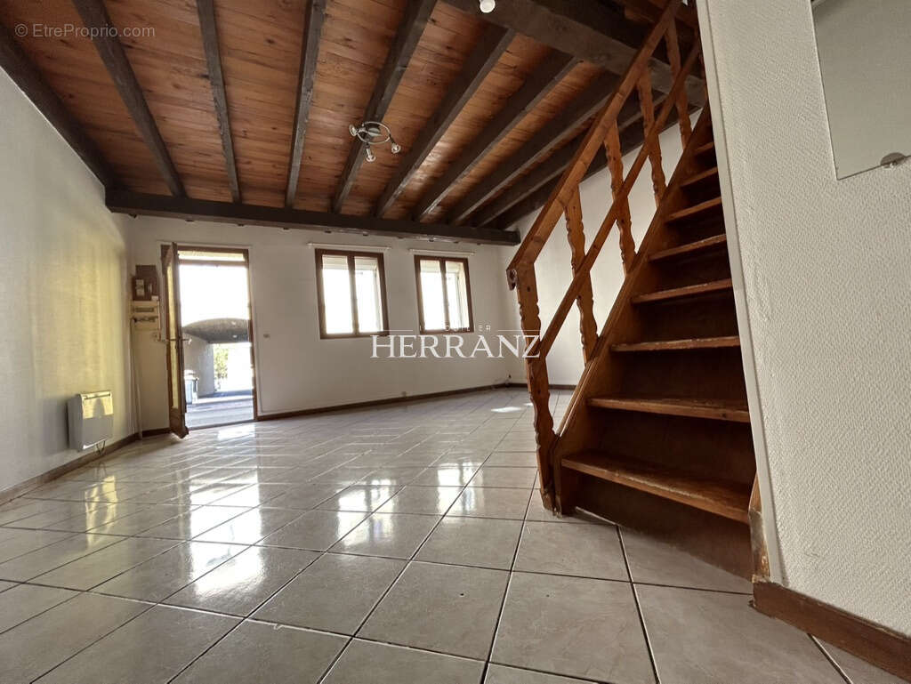 Maison à COUTRAS