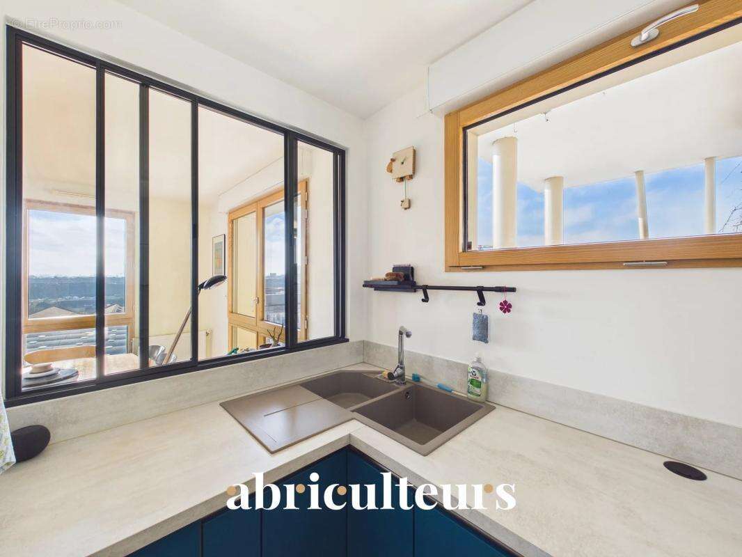 Appartement de caractère de 119 m² avec balcon et terrasse dans un Immeuble d’architecte à la vente à Aubervilliers (93300) - photo 11