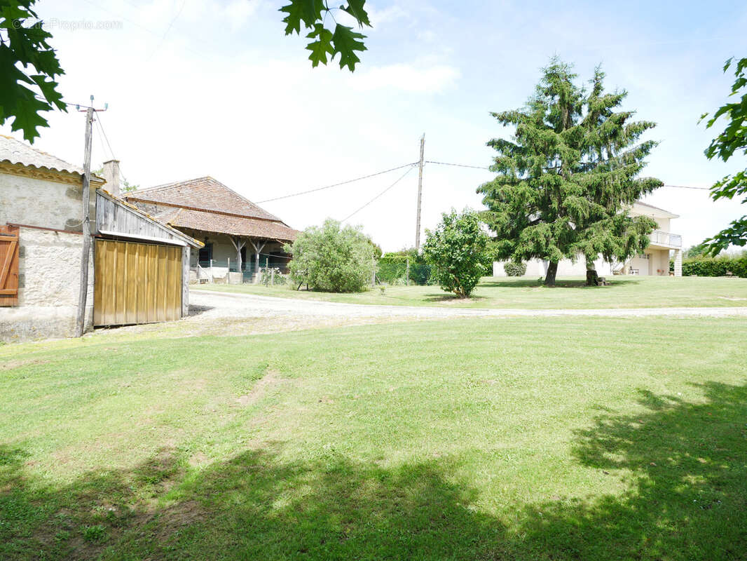Propriété composée de plusieurs maisons - photo 3