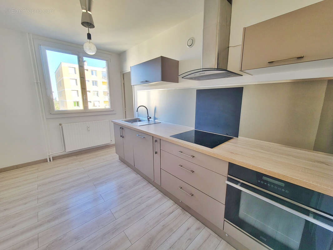 Appartement à OULLINS