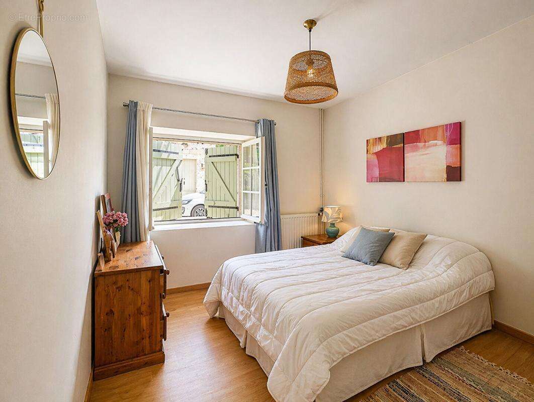 A vendre, superbe propriété en pierre de 245 m² habitable située à BUSSAC 24350 - photo 12