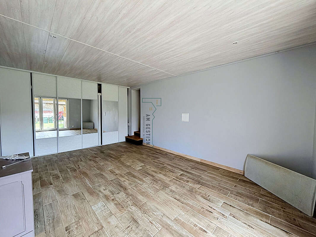 Maison rénovée - secteur calme - photo 6