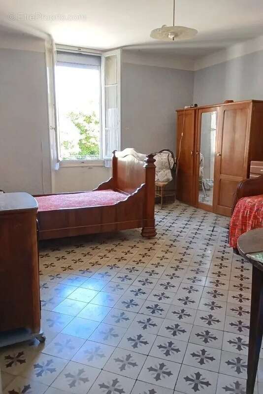 Grande maison de village avec cour et garage. - photo 7
