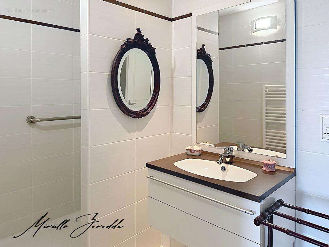 A VENDRE VILLA  Jonquieres Saint Vincent 4 piéces de 124m² avec véranda, parking et garage - photo 7