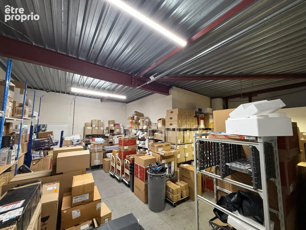 Murs professionnels avec logement - 696 m² - Sud Montélimar - photo 9