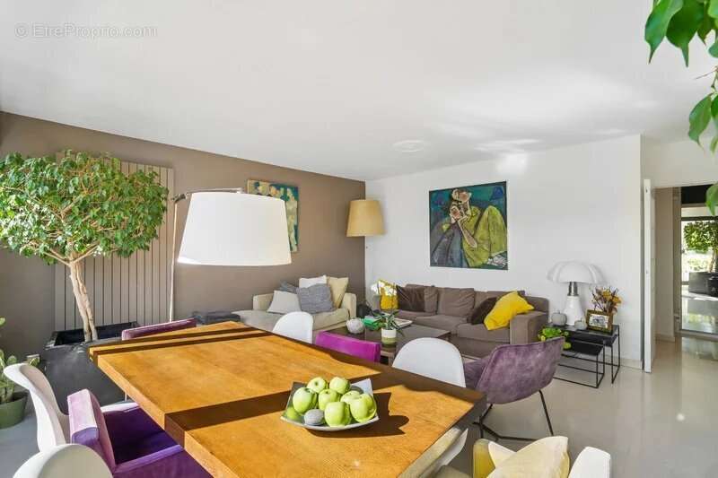 Appartement à NEUILLY-SUR-SEINE