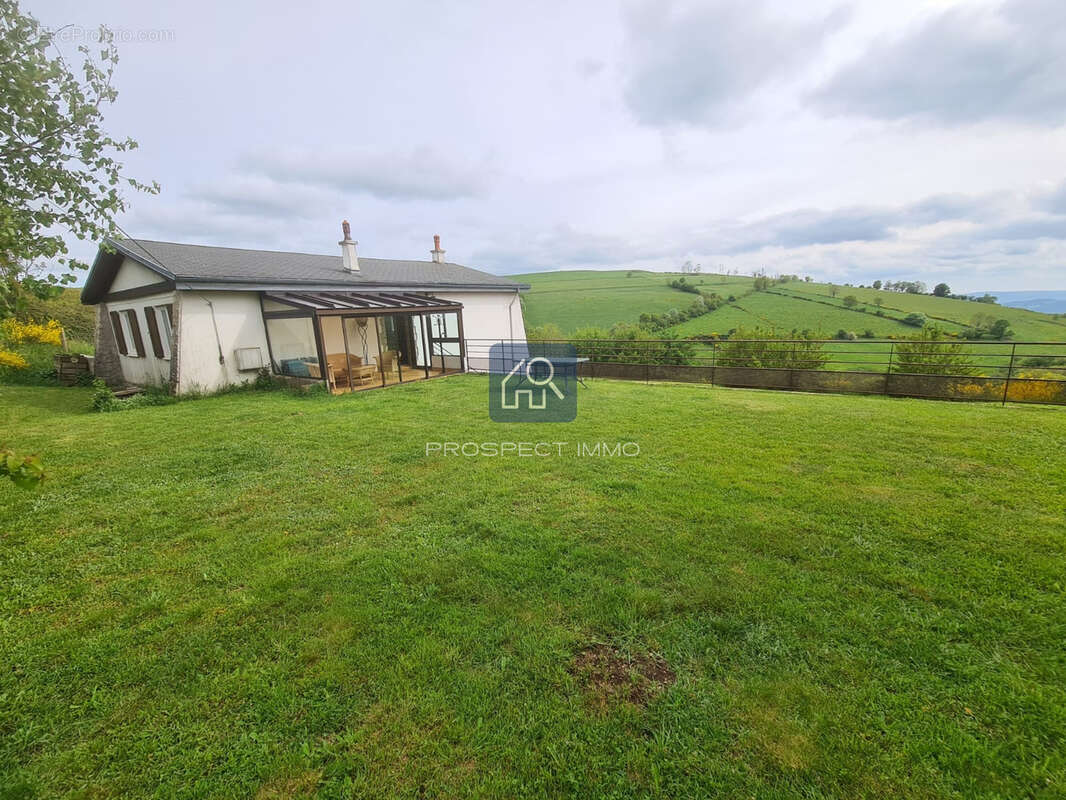 Maison à SAINT-GENIEZ-D&#039;OLT