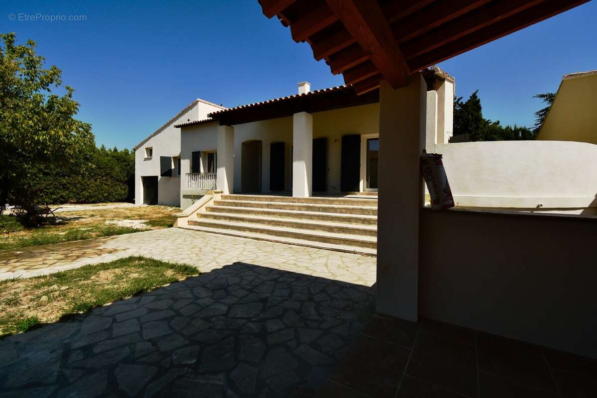 Maison à vendre 5 pièces FONTVIEILLE (13) - photo 7