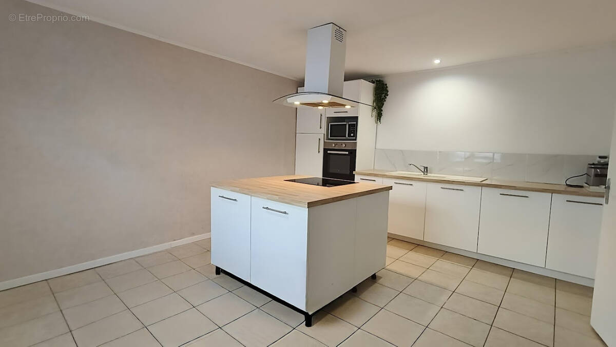 Maison à SAINT-MARTIN-LACAUSSADE