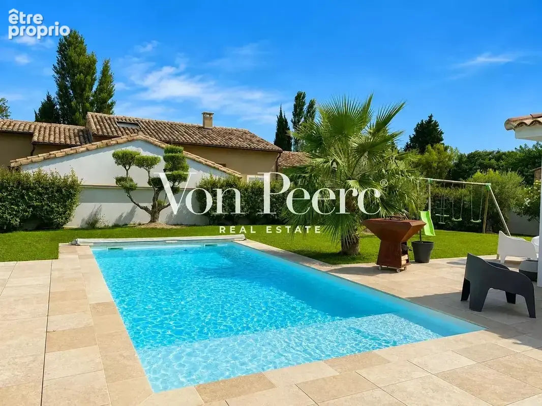 A Mollégès : A vendre maison contemporaine de plain-pied, 5 chambres avec jardin et piscine - photo 8
