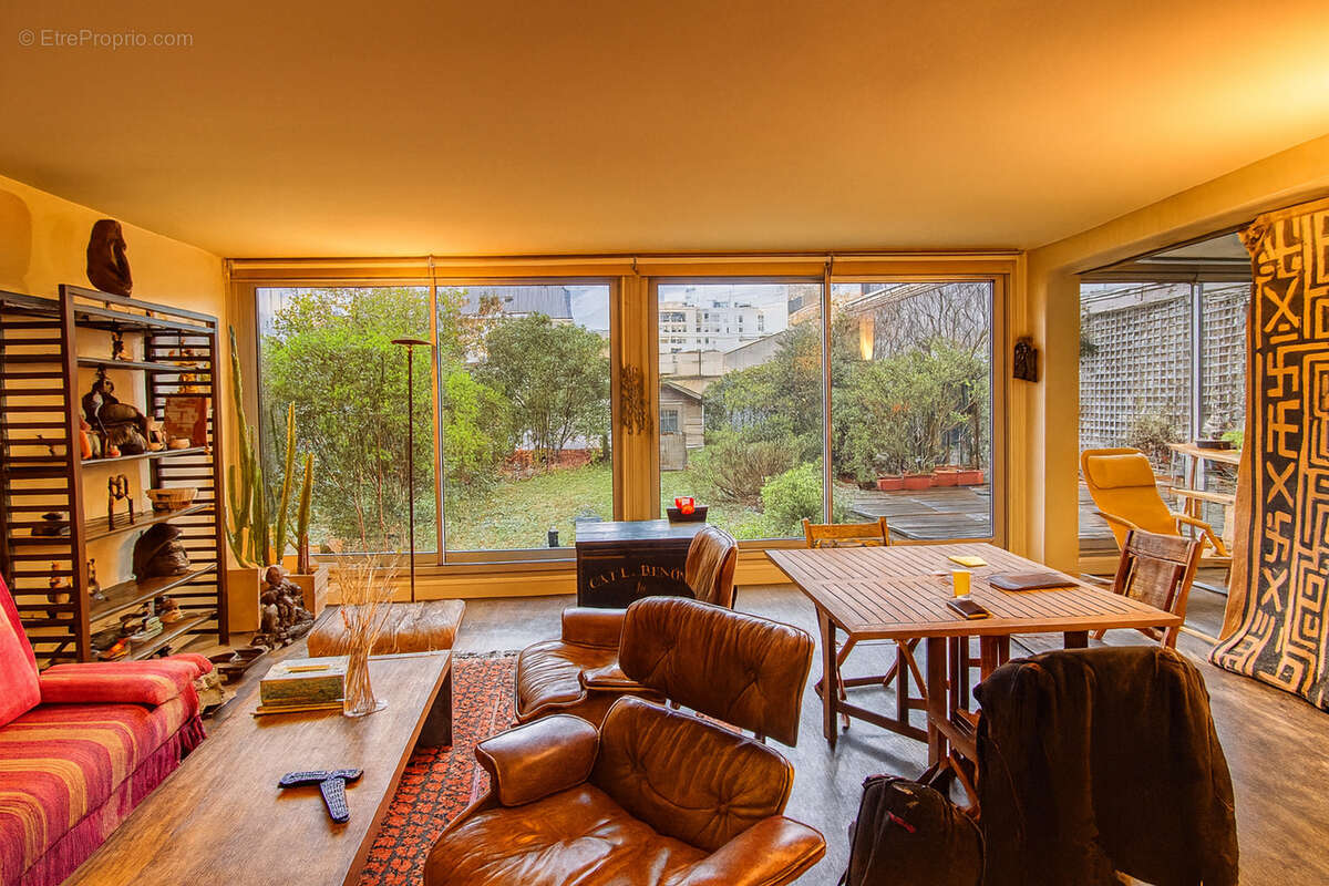 Appartement à PARIS-14E