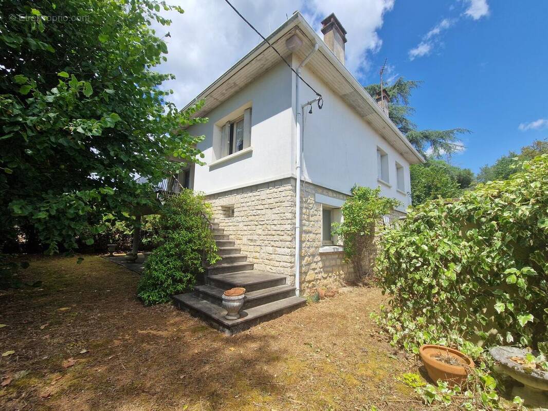 Maison en pierres proche des commerces du Bugue sur terrain de 3522m2 constructibles - photo 2