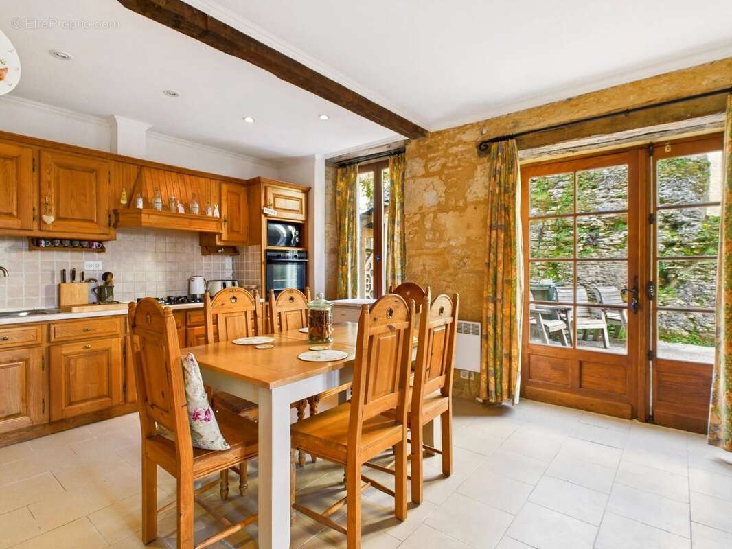 Maison à SAINTE-NATHALENE