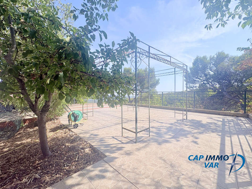 Maison 26 m² à Le Castellet  - photo 2