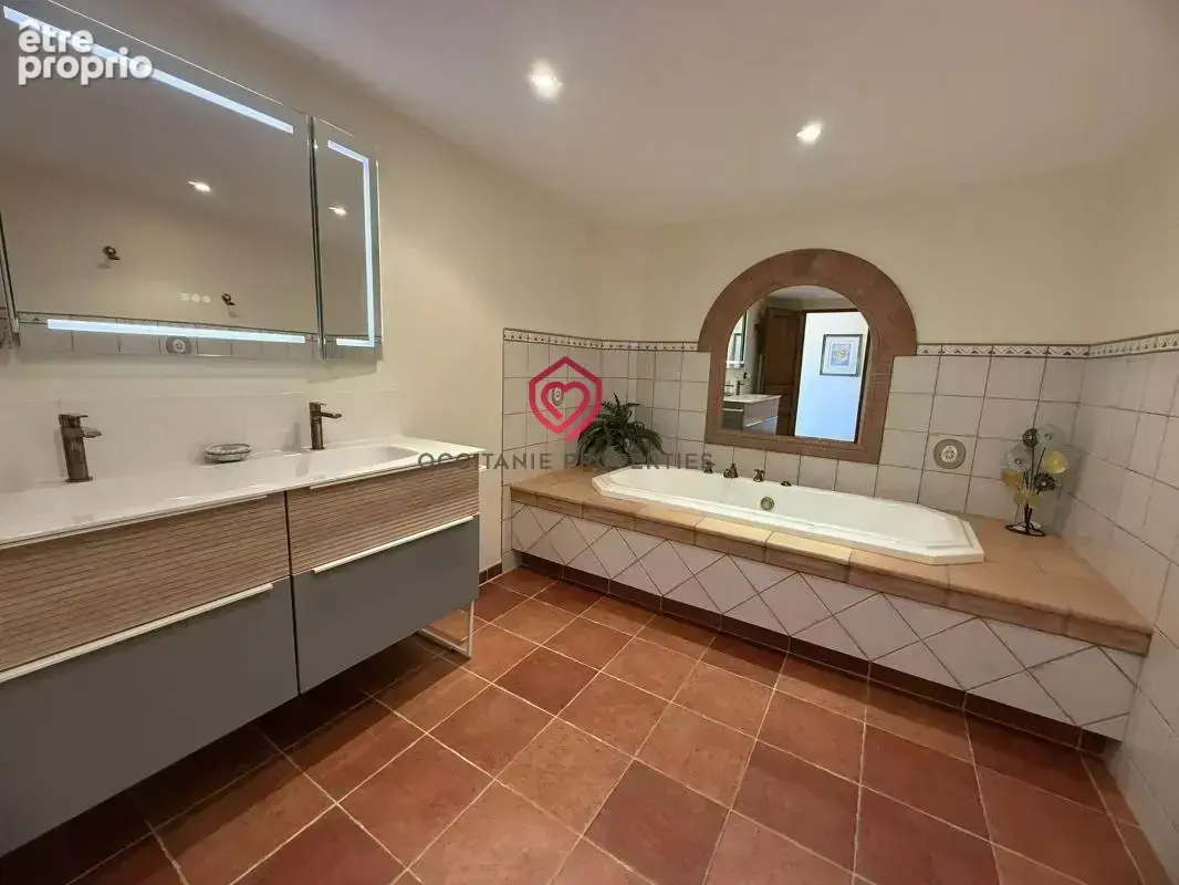 Magnifique maison avec un beau terrain, piscine et garage - photo 22