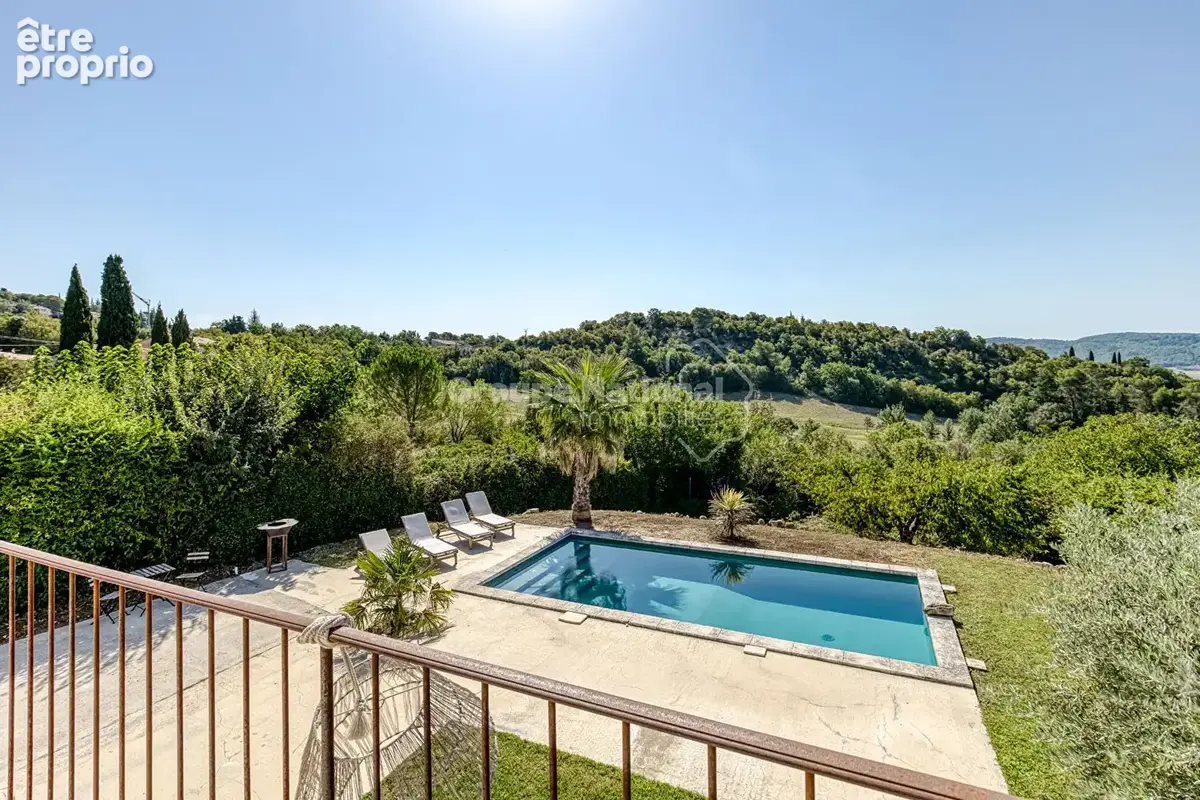 À Reillanne - Maison rénovée, 5 chambres, piscine, vue dégagée - photo 7