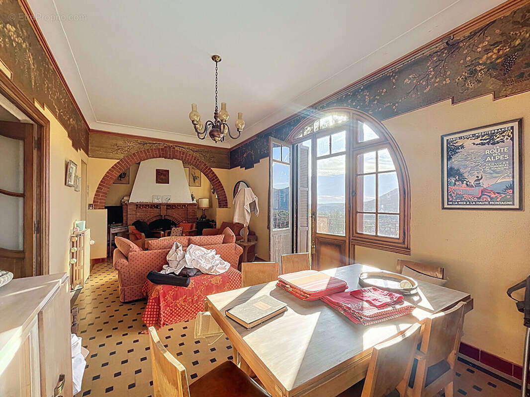 Maison à CASTAGNIERS