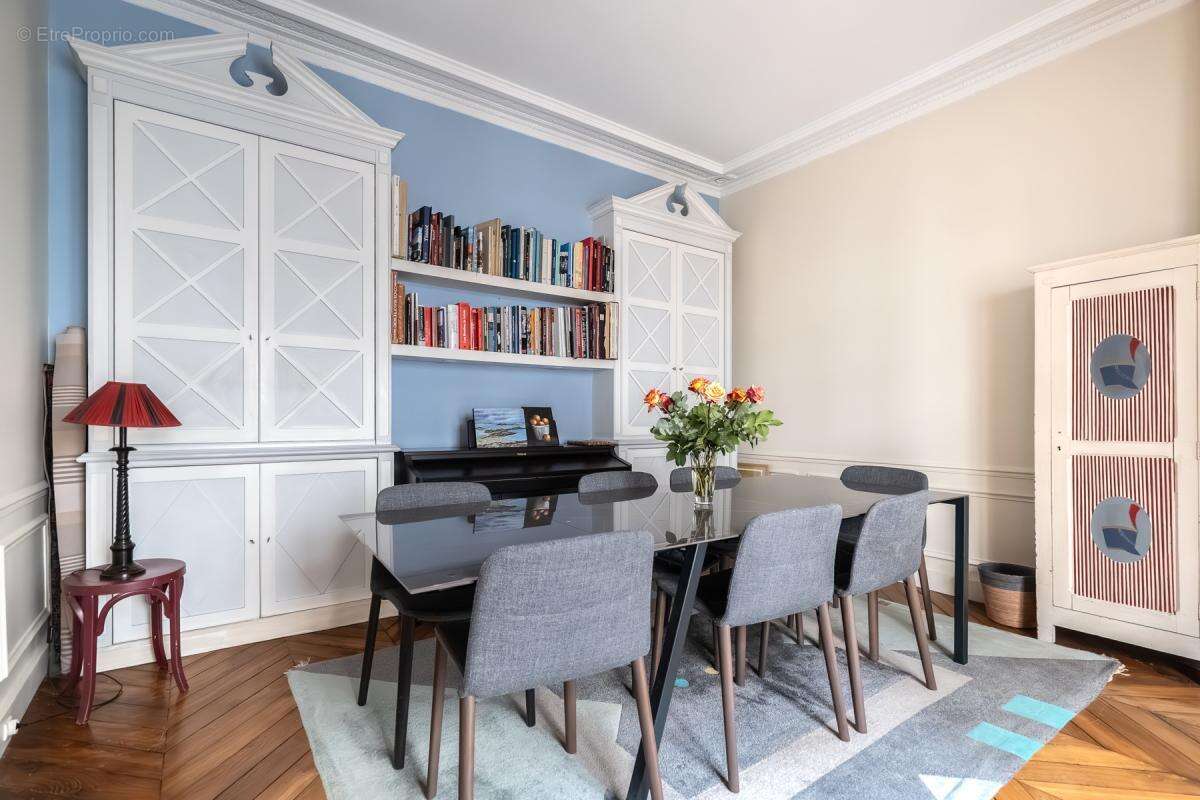 Appartement à PARIS-1E